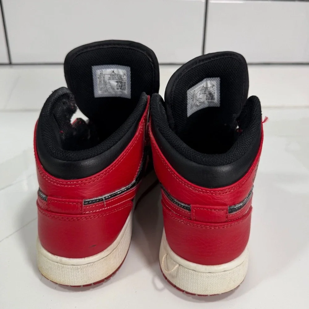 Nike Air Jordan 1 Mid GS Banned 2020 Black Red 554725-074 Youth Kids Size 4Y